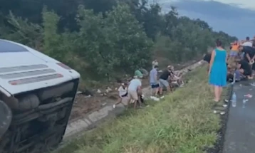 Во автобуската несреќа во Бугарија повредени се 12 лица – двајца возрасни и осум деца (ДПЛ)