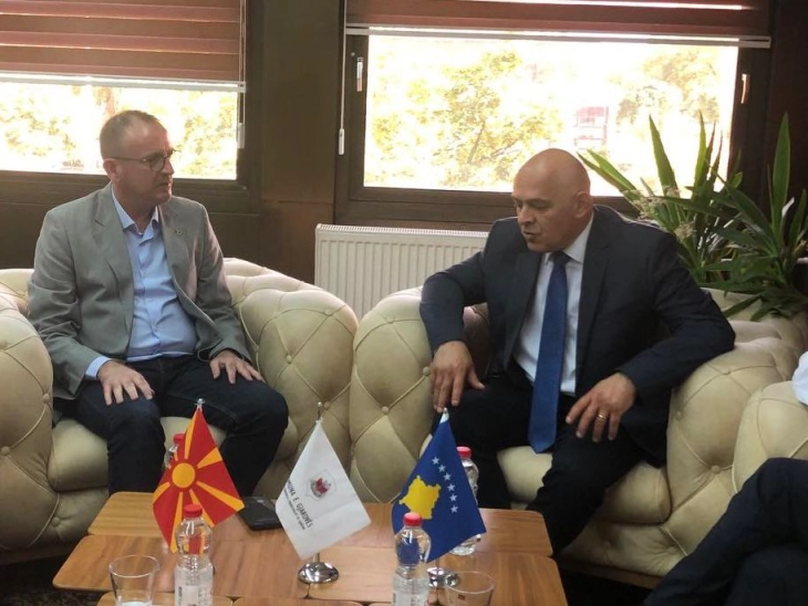 Градоначалникот на Гостивар Арбен Таравари во посета на општина Ѓаковица