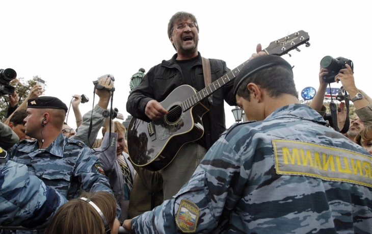 Рок пејачот Шевчук казнет поради осуда на руската инвазија врз Украина