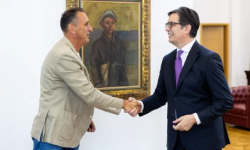 Средба на претседателот Пендаровски со Горан Стојановски, претседател на Националната пливачка федерација