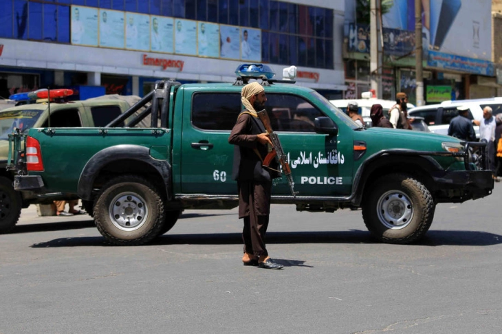Во напад врз џамија во Кабул загинаа најмалку 10 лица