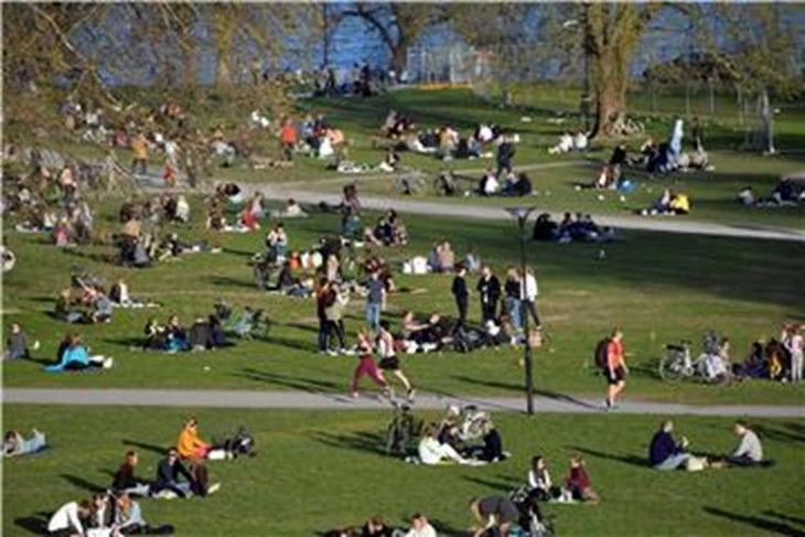 Шведската полиција деактивираше експлозивна направа во парк во центарот на Стокхолм