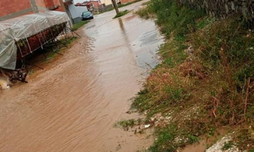 Ибески: Се евакуираат жители на Лажани чии куќи се поплавени