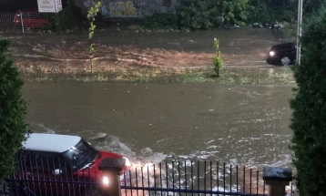 Поплавени куќи, подруми, гаражи и излеана канализација во Тетово