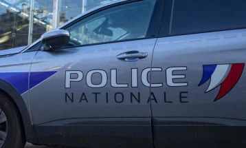 Вооружено лице забарикадирано во хотел во Франција, хотелот евакуиран