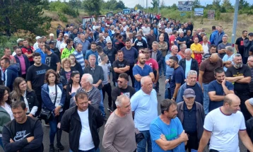 Мирен протест на овоштарите од Преспа, бараат исплата на околу 4,5 милиони евра