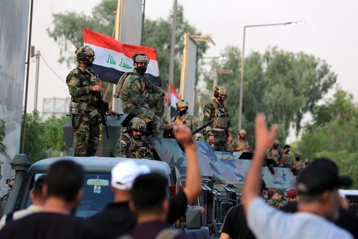 Приврзаници на ал Садр упаднаа во владината палата во Багдад