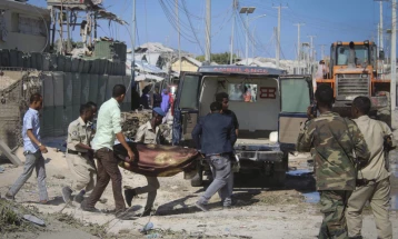 Најмалку 20 луѓе загинаа при терористички напад во Сомалија