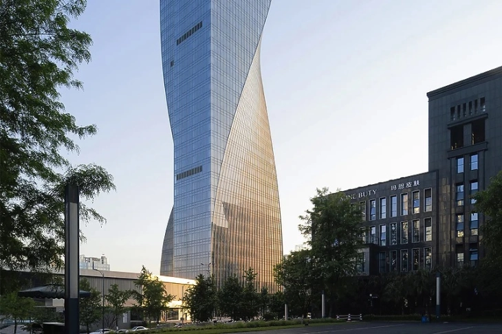 Нова „извртена кула“ во Кина