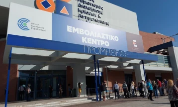 Грција ги доби ажурираните вакцини против Ковид-19