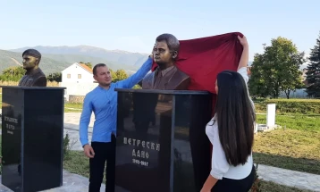Во Брвеница откриена спомен биста за загинатиот полицаец Дано Петрески