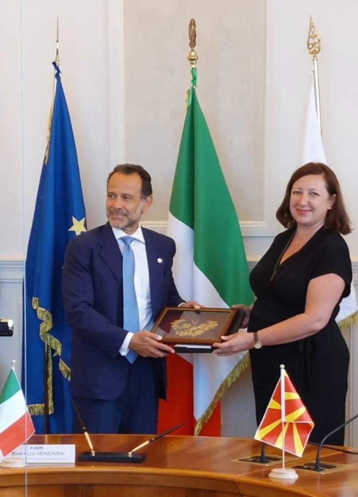 Директорката на Царинската управа Кутиров на работна средба во Рим со колегите од Албанија, Италија и Црна Гора
