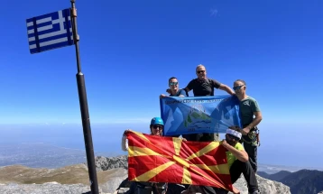 Пет планинари од ПК Љуботен го искачија Митикас, највисокиот врв на Олимп
