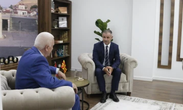 Албанскиот амбасадор Фатос Река на средба со градоначалникот на Чаир Висар Ганиу