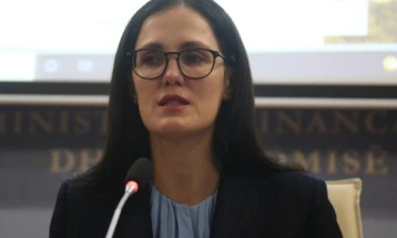 Во Албанија од септември зголемена минимална плата и повисоки пензиите