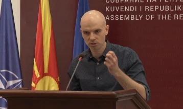 Крмов: Левица деновиве ќе поднесе нова референдумска иницијатива