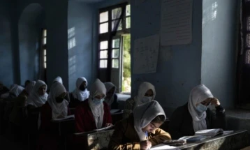 ОН апелира да им се дозволи на авганистанските девојки да посетуваат училиште