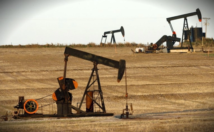 Повторно пад на цената на нафтата