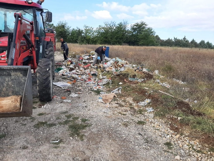 Расчистени градските гробишта во Куманово, поставени „ѕвона“ за складирање стакло