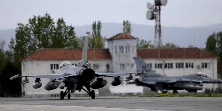 Бугарија ја започнува модернизацијата на својата најголема воздухопловна база