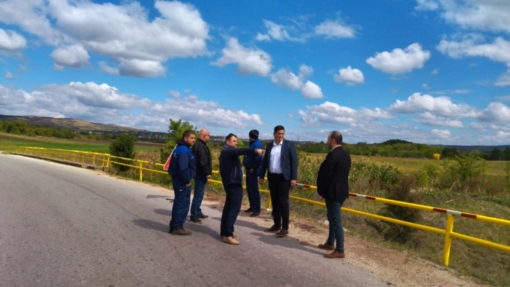 Општина Илинден постави заштитна ограда на мостот на локалниот пат Кадино-Миладиновци