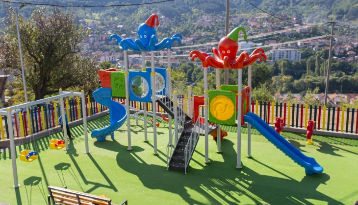 Модерно детско игралиште и терен за баскет во кривопаланечката населба Лозаново