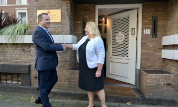 Спасовски ја посети македонската амбасада во Хаг