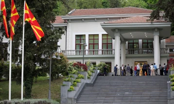 Пендаровски: Ако нема парно за граѓаните во Скопје, и ние ќе го исклучиме греењето
