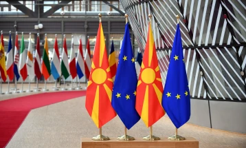 Со крената глава, како Македонци седиме на маса во Брисел и преговараме за членство во ЕУ, вели Ковачевски