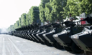 Франција ќе го зголеми своето воено присуство на источното крило на НАТО со тенкови и оклопни возила
