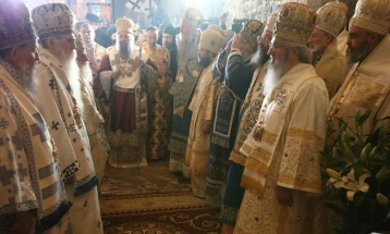 Патријархот на СПЦ Порфириј устоличен во Пеќката патријаршија, на литургијата сослужуваше и владиката на МПЦ-ОА Петар