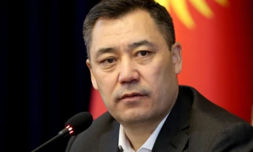 Киргистанскиот претседател бара медијација од Путин