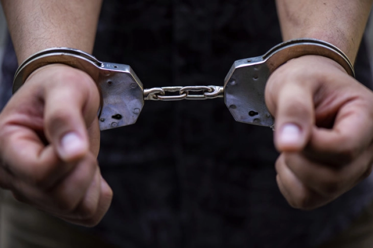 Приведени две лица во Гостивар за издржување затворски казни