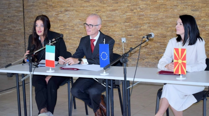 Костадиновска-Стојчевска: Потпишаната програма за соработка со Италија нуди поволности за младите – стипендии, размени, заеднички можности