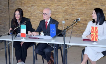 Костадиновска-Стојчевска: Потпишаната програма за соработка со Италија нуди поволности за младите – стипендии, размени, заеднички можности