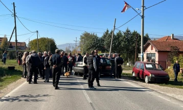 Продолжи протестот на сточарите од кумановските села Љубодраг, Умин Дол и Ново Село
