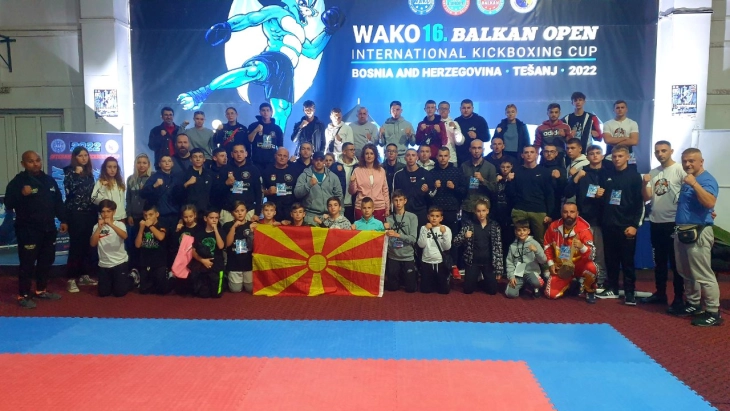 Сребрени и бронзени медали за кумановски кикбоксери на балкански турнир