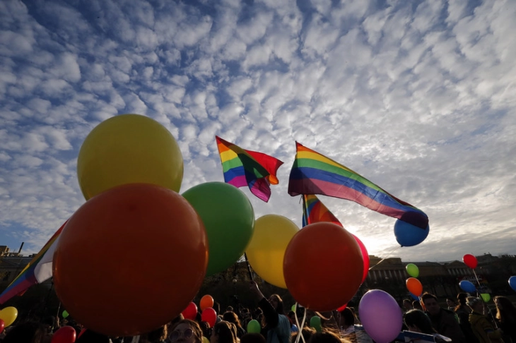 Рускиот парламент во прво читање усвои построг закон против „ЛГБТ пропагандата“ 