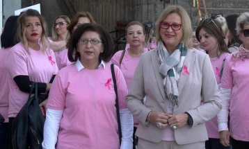 Жените од СДСМ со марш низ штипските улици ја поддржаа борбата против ракот на дојка
