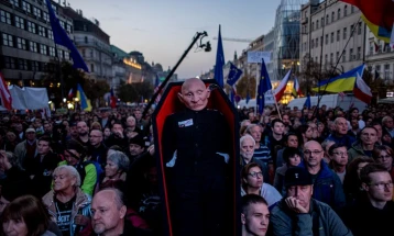 Чесите протестираа против растечкиот популизам и екстремизам, ја поддржаа Украина