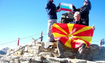 Планинари од Северна Македонија и Бугарија ги искачија врвовите Пелистер и Илинден