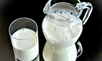 Србија ја продолжи забраната за извоз на млеко и млечни производи, но не и за Северна Македонија