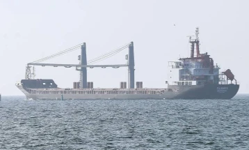 Товарни бродови со украинско жито блокирани во пристаништата
