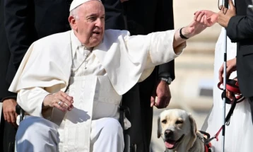Папата Франциск во посета на Бахреин за подобрување на односите со исламскиот свет