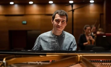Македонска премиера на Деветтата симфонија на едно пијано од Дино Имери