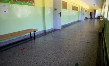 Дојави за поставени експлозивни направи во уште две училишта во Скопје, вкупно четири