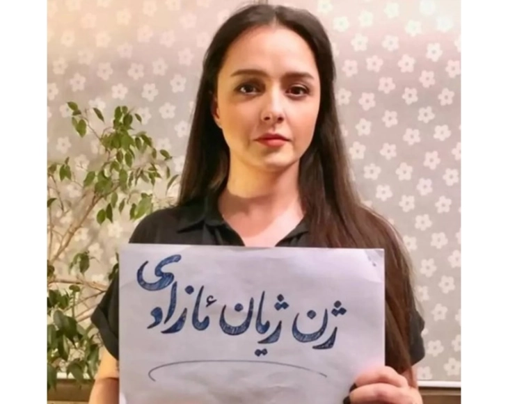 Иранската глумица Таране Алидости објави слика без марама