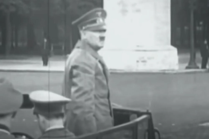Британец ѝ подари на Франција досега необјавени слики од Хитлер во Париз