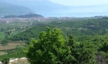 Si mbeti Ohri pa një lagje elitare, hotel luksoz, fushë golfi....