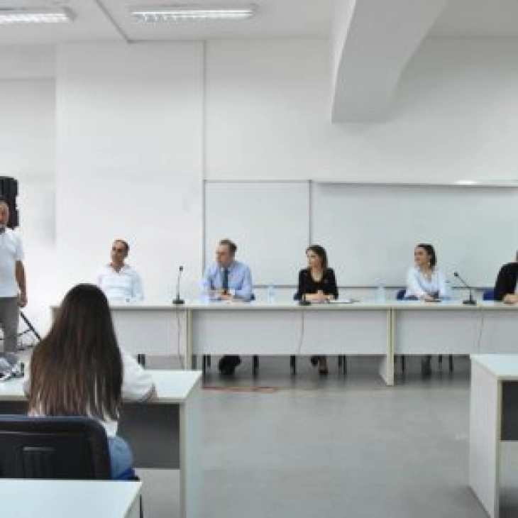 Në Universitetin në Tetovë u mbajt panel diskutimi në temë 